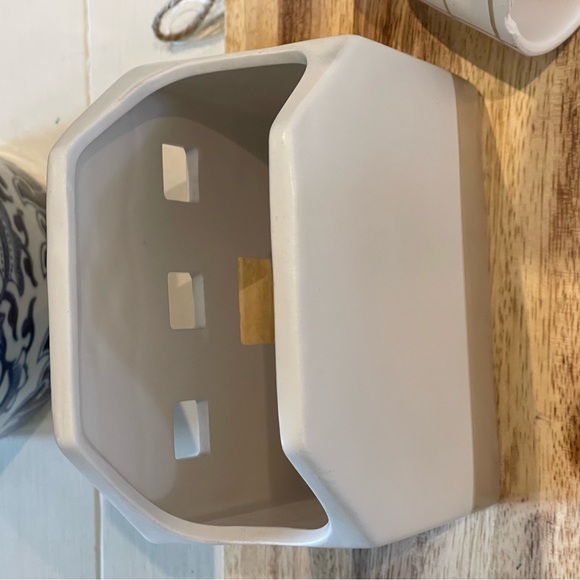 NWT Ceramic White House & 2 bells - Picture 12 of 14